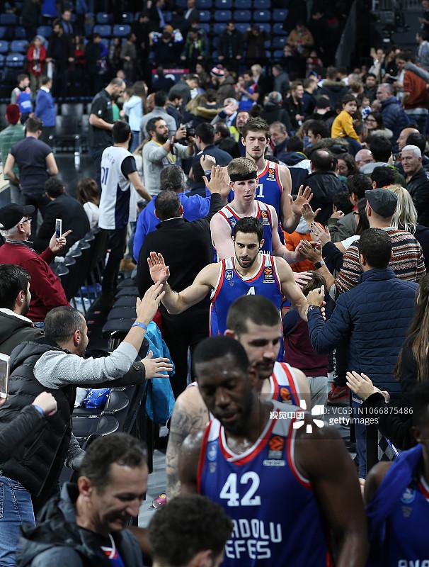 杜兰特这一下是怎么飞起来的？？？