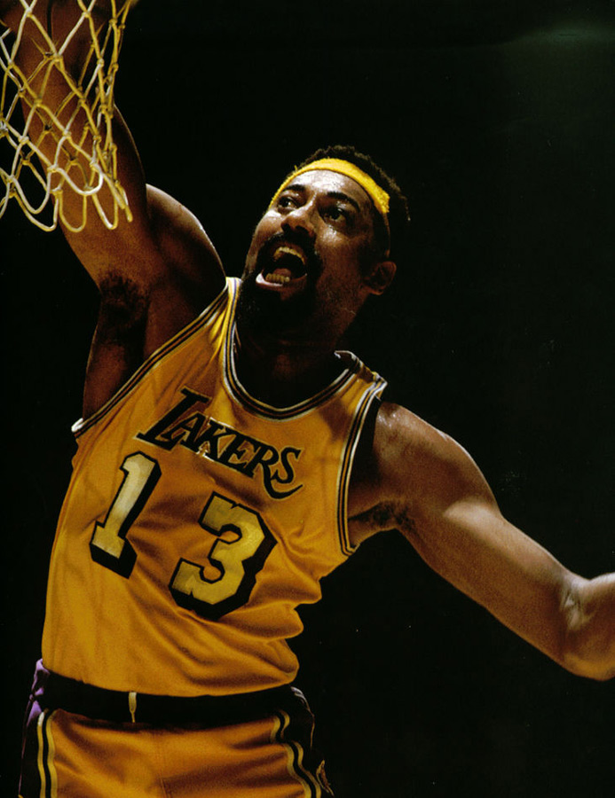 足球未来趋势：2030年或引入电子裁判