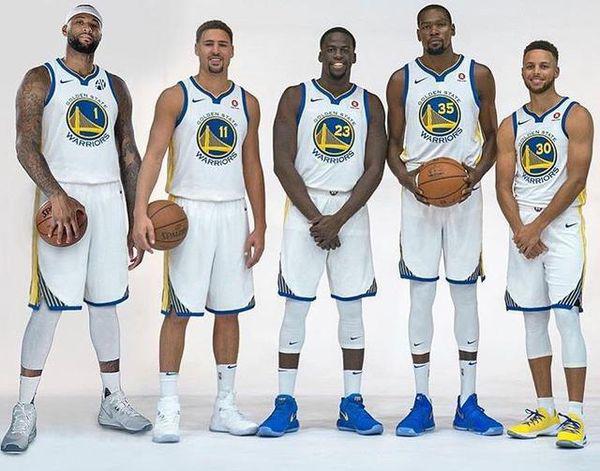 大谷翔平在 2023 年 WBC 期间赠送捷克队签到手套，被国际棒垒球协会评为“体育精神奖”